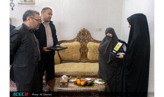 اعطا نشان جشنواره ملی مهدویت به خانواده شهیدان «موسوی» به مناسبت روز شهید